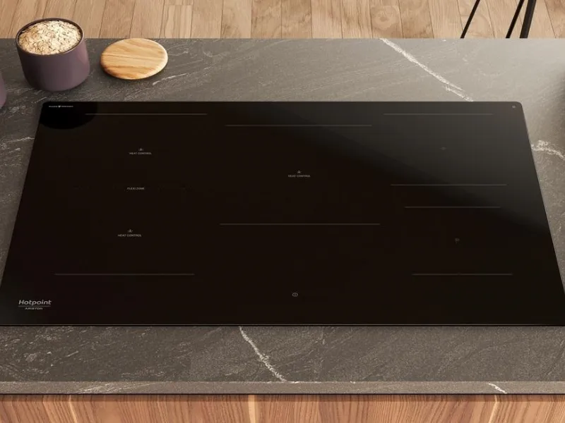 Nei piani a induzione Hotpoint tutto si gestisce con la funzione HeatControl