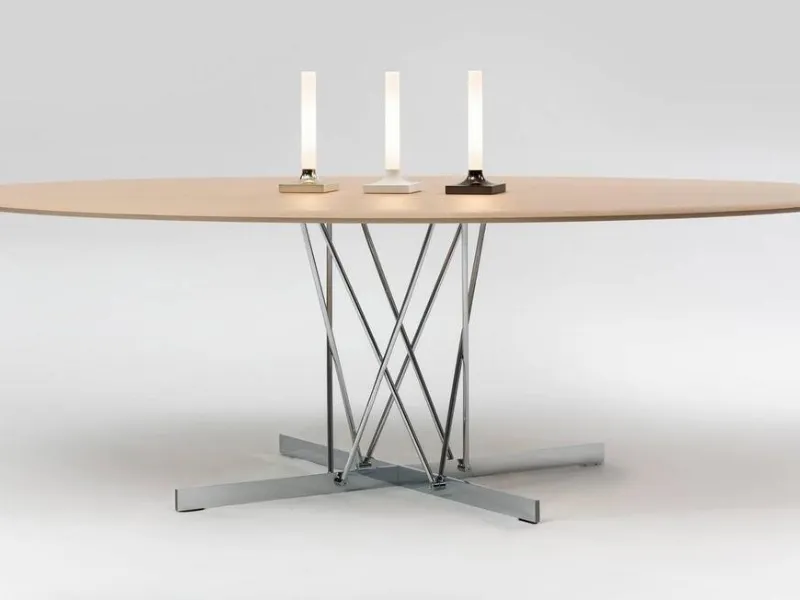 Tavolo Viscount of Wood di Kartell con top in frassino e struttura in acciaio