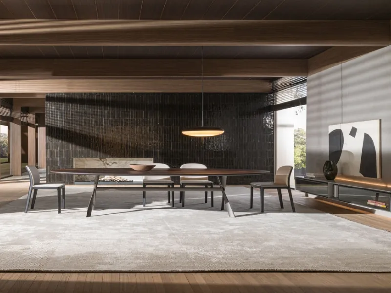 Modello Gatwick di Molteni&C con base in alluminio e piano in eucalipto