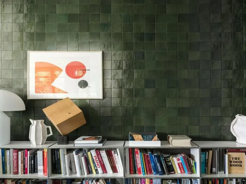Piastrelle della linea Zellige di Marazzi applicate alla zona living