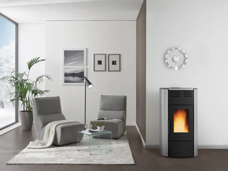 La termostufa a pellet ventilata Raffaella Idro 2.0