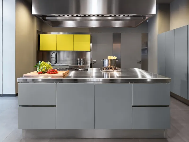 Atelier di Abimis è completamente in acciaio inox e realizzabile su misura