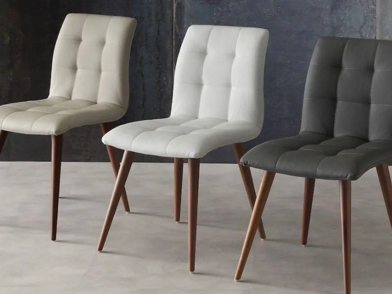 La sedia in legno ed ecopelle Konnor in vendita su Smart Arredo