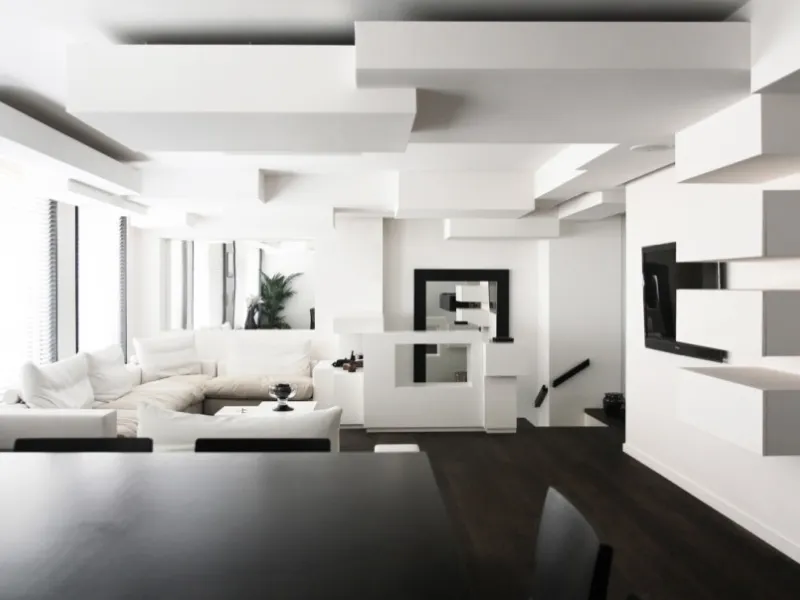 Soffitto moderno decorato con volumi
