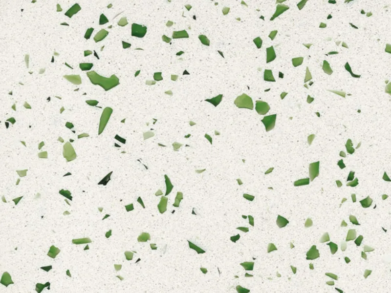 lastra con pagliuzze di vetro verde su sfondo beige chiaro
