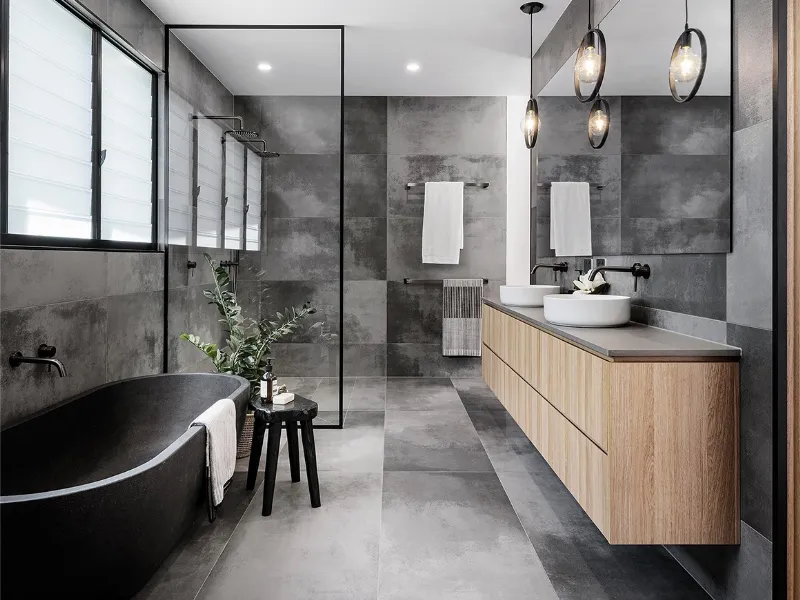 I mobili in legno sono un must all'interno di un bagno moderno