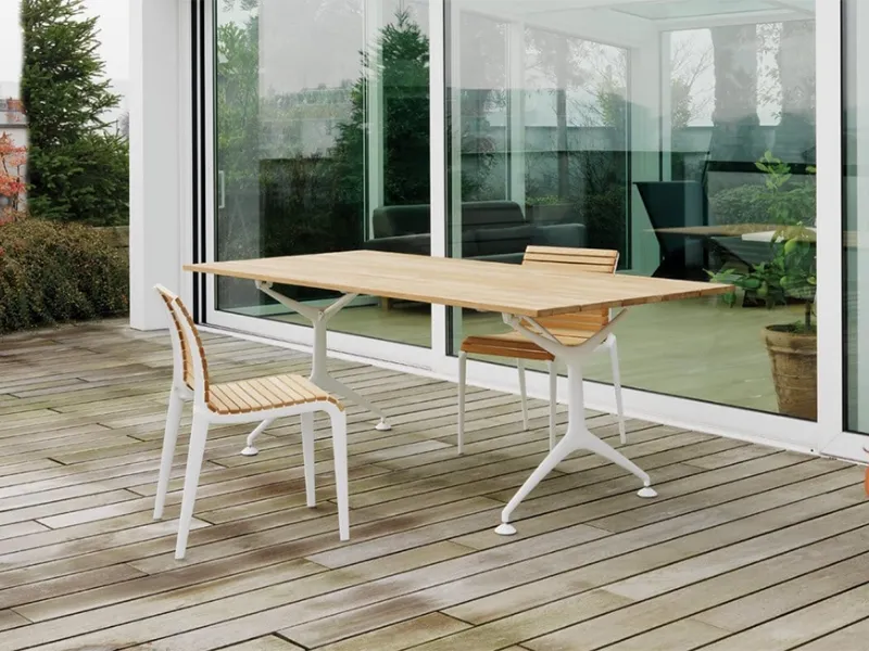 Tavolo da giardino pieghevole in teak modello Teak Table 200F di Alias