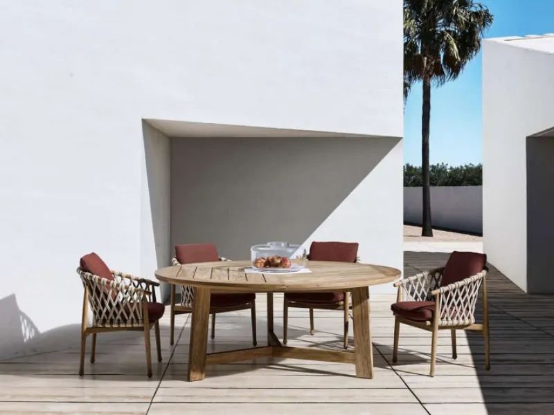 Tavolo con sedie per giardino