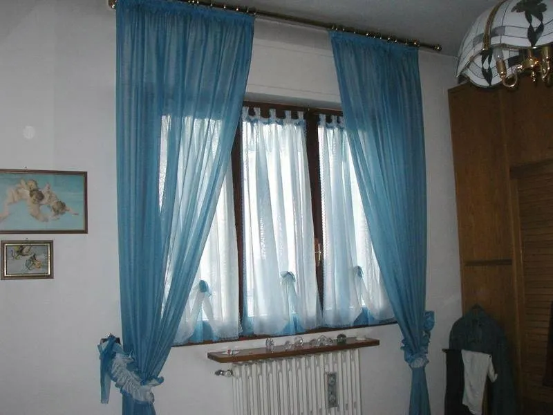 Foto di cucina con tende moderne