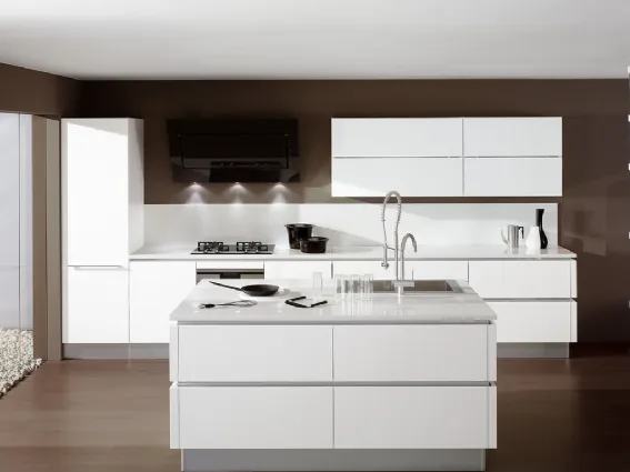 Cucina minimal bianca lucida oyster veneta cucine