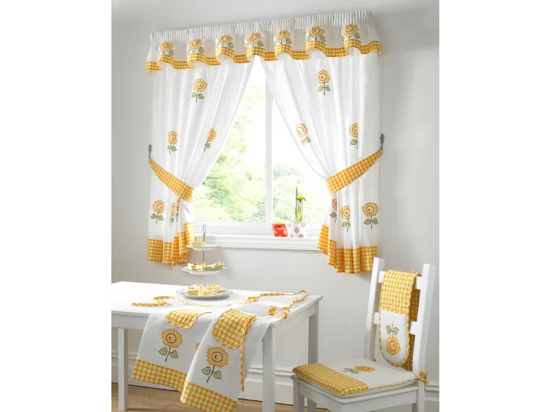 Classiche tendine da cucina