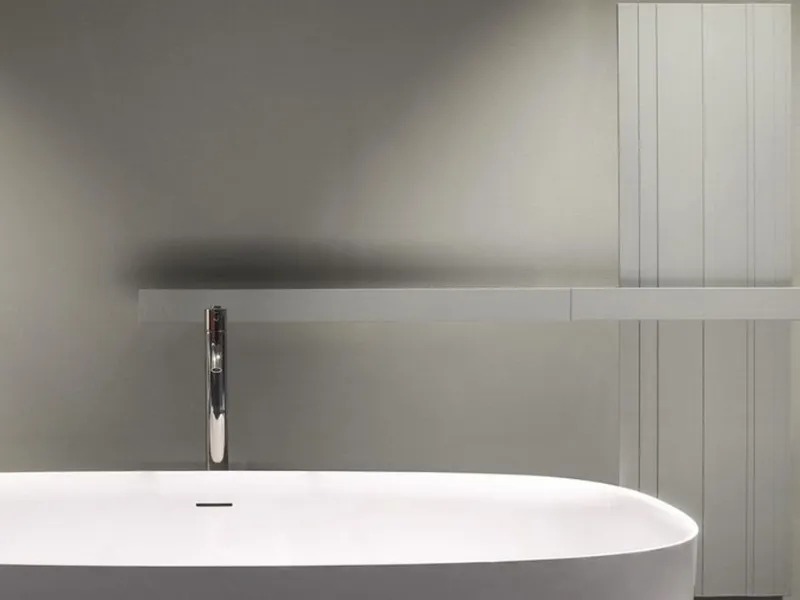 Il termoarredo verticale in alluminio estruso Bitlight di Antonio Lupi Design