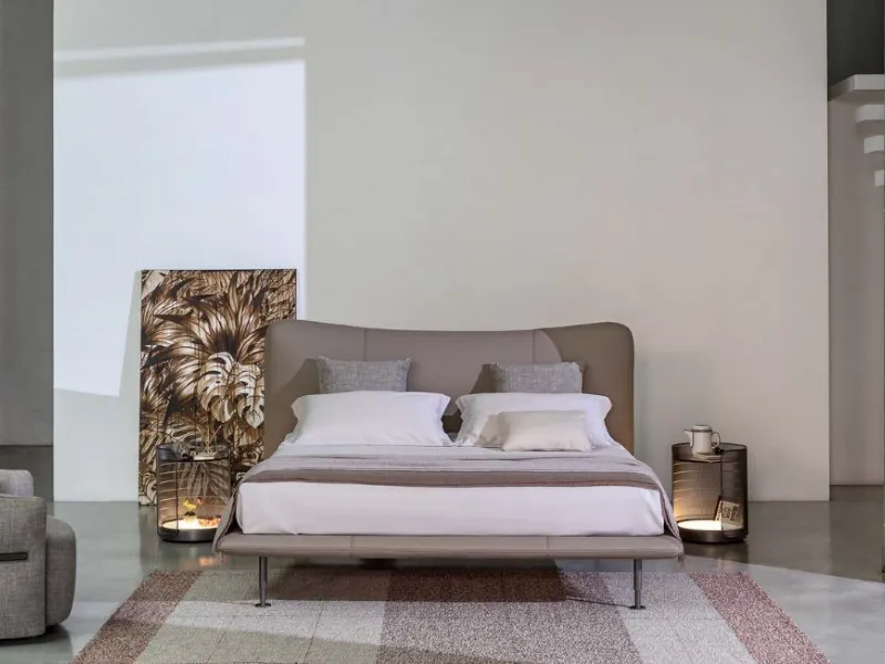 Letto Baia con rivestimento in pelle di Flou