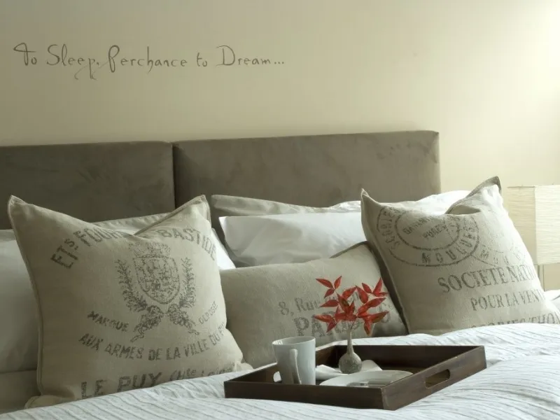 Testiera letto con cuscini fai da te