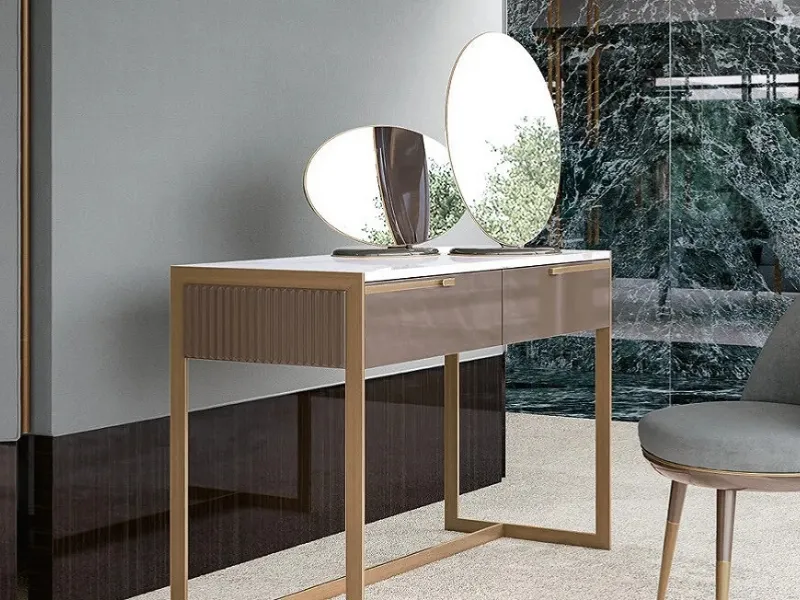 Mavis by Volpi è in legno, marmo e acciaio inox
