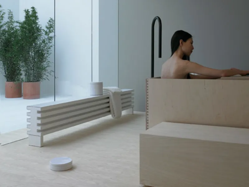 Donna che fa il bagno