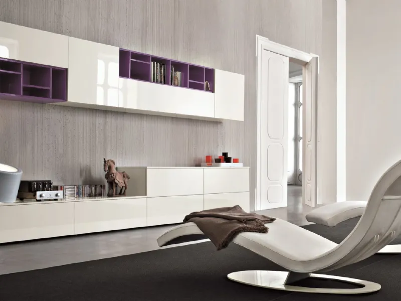 poltroncina in velluto viola