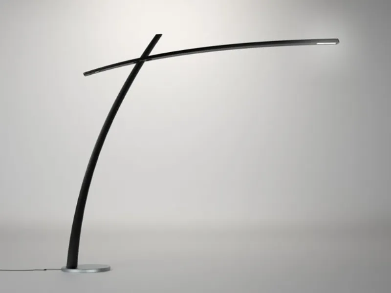 lampada stilizzata da tavolo