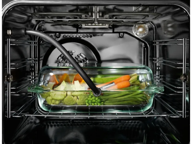dettaglio dell'inserimento acqua nel forno Vaporex