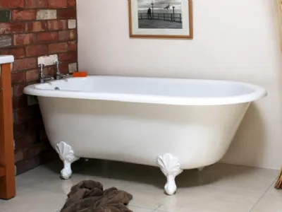 Vasca da bagno con piedini usata
