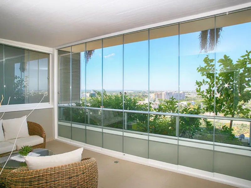 Veranda con vetrata panoramica
